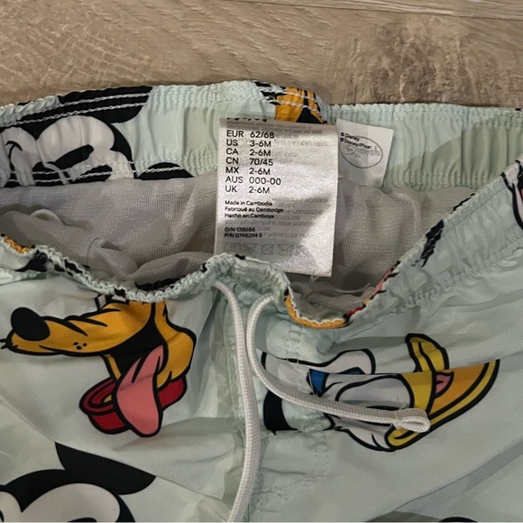 HM Boys Disney, Mickey swim Trunks - Picture 2 of 3